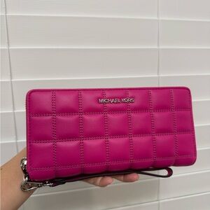 Michael Kors Fuchsia Quilted wallet